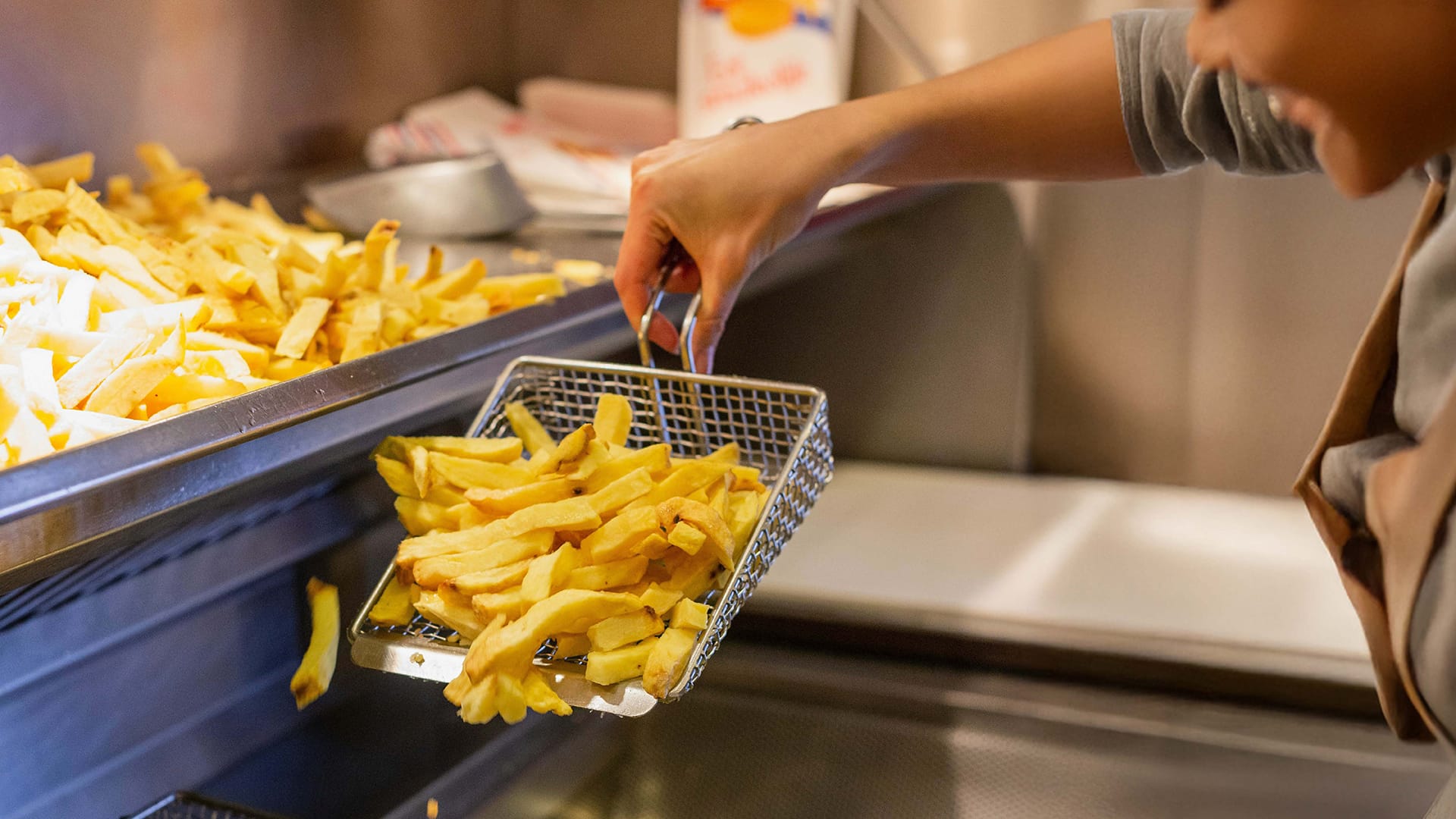 How to Reduce Frying Oil Costs in Commercial Kitchens